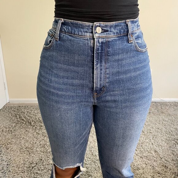 Abercrombie & Fitch Curve Love Ultra High Rise Ankle Straight Jean - Picture 5 of 6